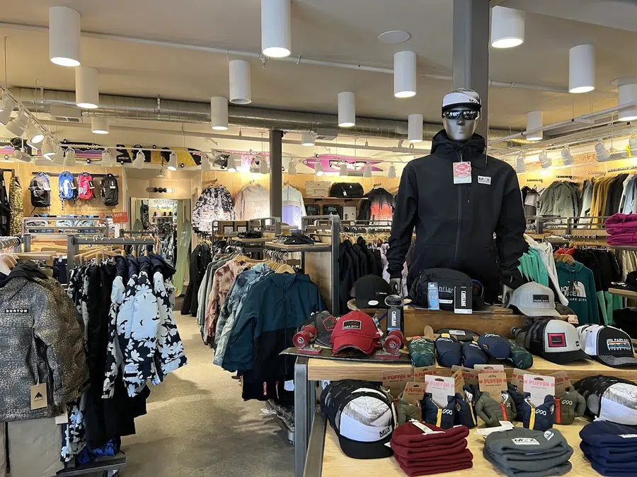 Max Snowboards-Breeze Ski Rentals